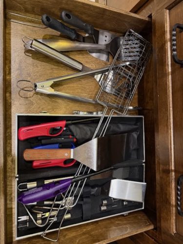 Liquid-Therapy-Lodge-Broken-Bow-Cabins-Amenities-Kitchen-14