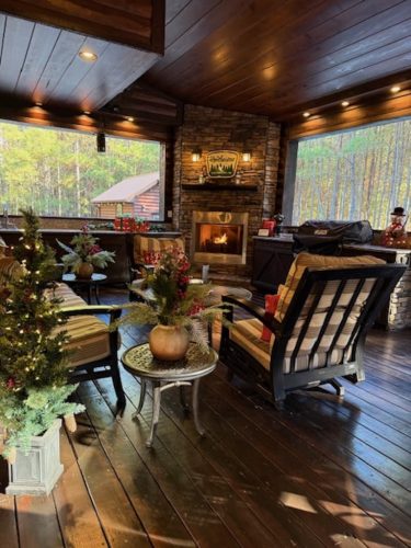 Liquid-Therapy-Lodge-Broken-Bow-Cabins-Christmas-10
