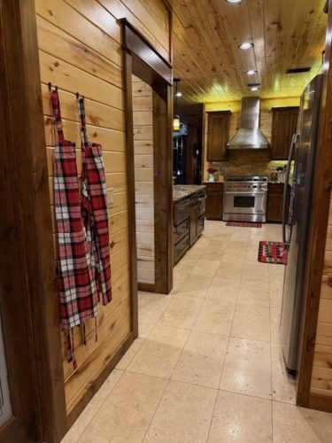 Liquid-Therapy-Lodge-Broken-Bow-Cabins-Christmas-18