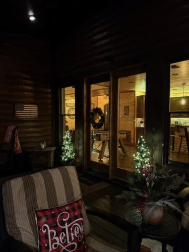 Liquid-Therapy-Lodge-Broken-Bow-Cabins-Christmas-27