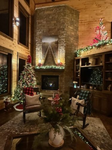 Liquid-Therapy-Lodge-Broken-Bow-Cabins-Christmas-32