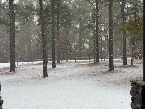 Liquid-Therapy-Lodge-Broken-Bow-Cabins-Snow-12