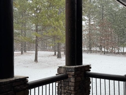 Liquid-Therapy-Lodge-Broken-Bow-Cabins-Snow-13