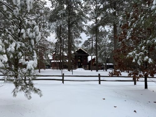 Liquid-Therapy-Lodge-Broken-Bow-Cabins-Snow-3