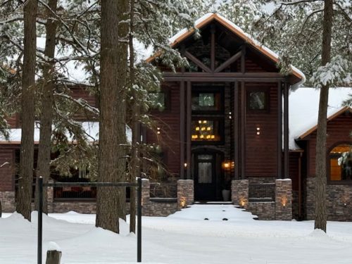 Liquid-Therapy-Lodge-Broken-Bow-Cabins-Snow-4